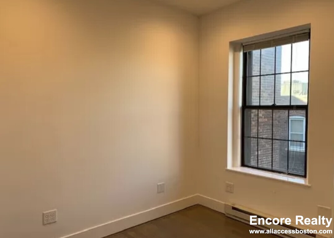 2 bed, 1 bath apartment for rent at 88 West Cedar St Unit 2D, Beacon Hill — photo 5 of 8