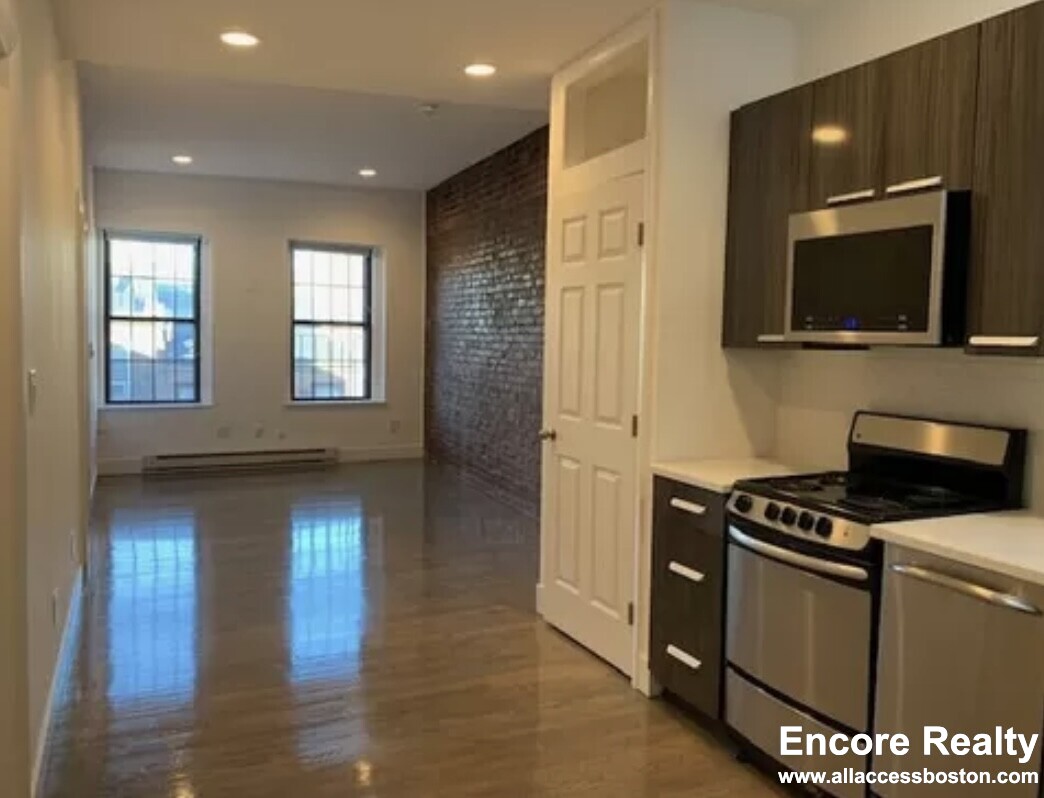 2 bed, 1 bath apartment for rent at 88 West Cedar St Unit 2D, Beacon Hill — photo 3 of 8