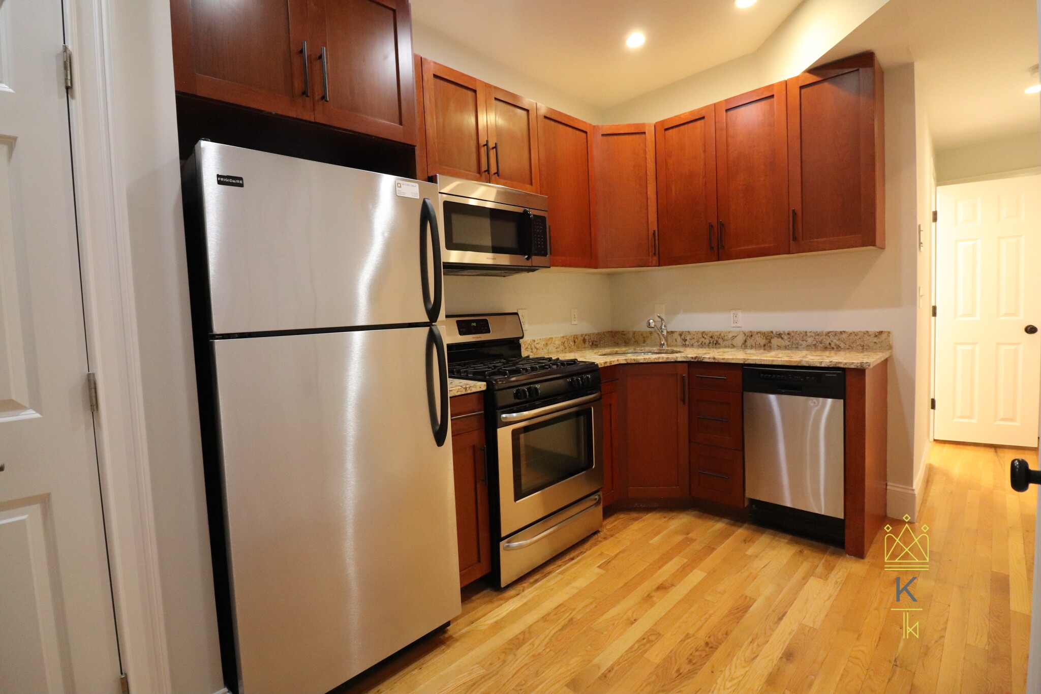 2 bed, 1 bath apartment for rent at 88 West Cedar St Unit 2F, Beacon Hill — photo 2 of 12