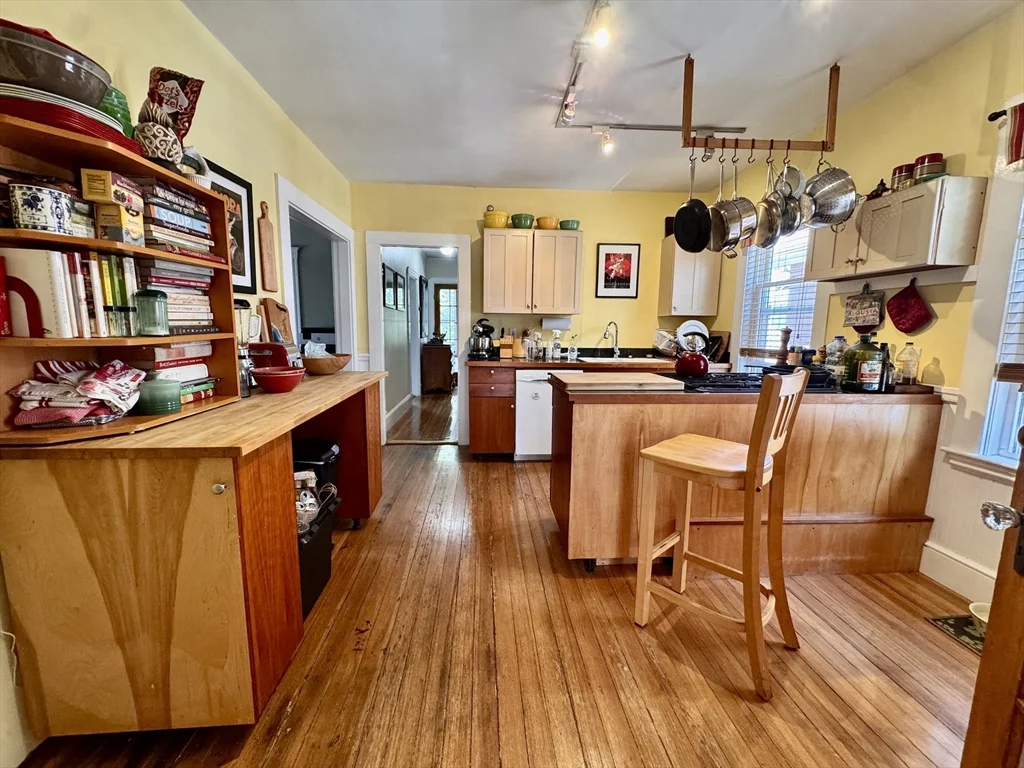 3 bed, 1 bath apartment for rent at 88 Yorktown St Unit 2, Teele Square — photo 6 of 17