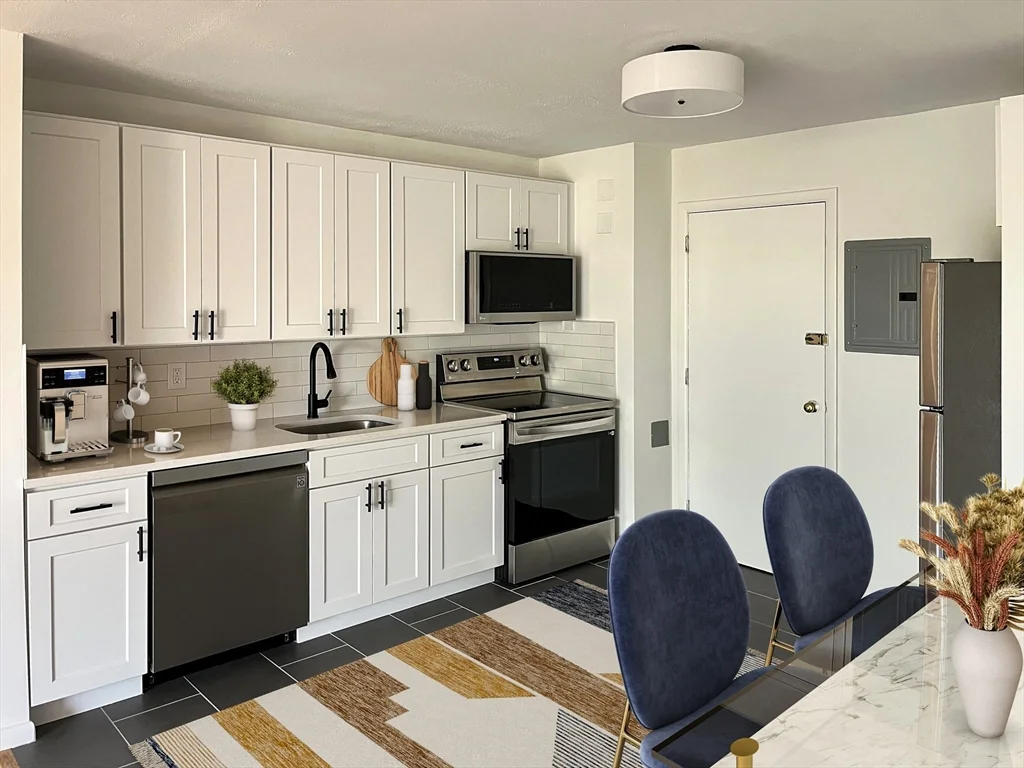 1 bed, 1 bath apartment for rent at 880 E 4th St Unit 2-5, South Boston — photo 1 of 4