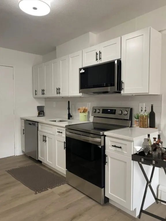 1 bed, 1 bath apartment for rent at 880 E 4th St Unit 18, South Boston — photo 1 of 4