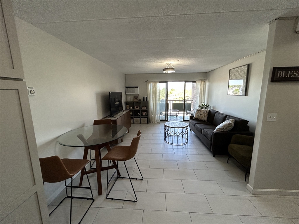 1 bed, 1 bath apartment for rent at 881 Broadway Unit 48, Everett — photo 3 of 16