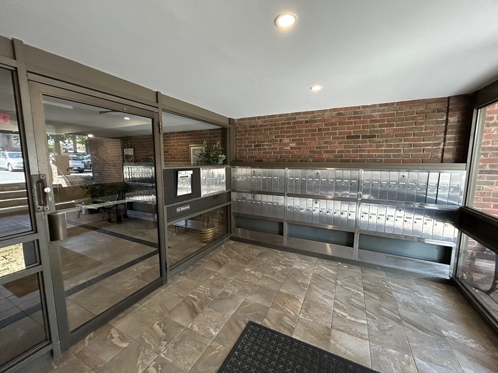 1 bed, 1 bath apartment for rent at 881 Broadway Unit 48, Everett — photo 15 of 16