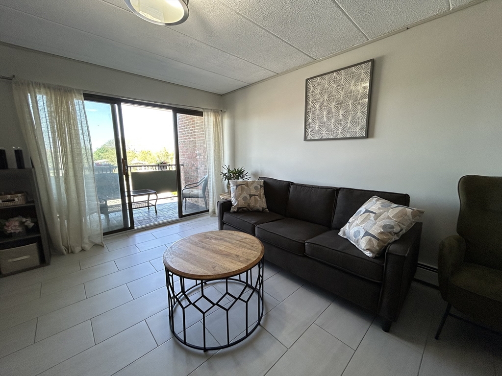 1 bed, 1 bath apartment for rent at 881 Broadway Unit 48, Everett — photo 4 of 16
