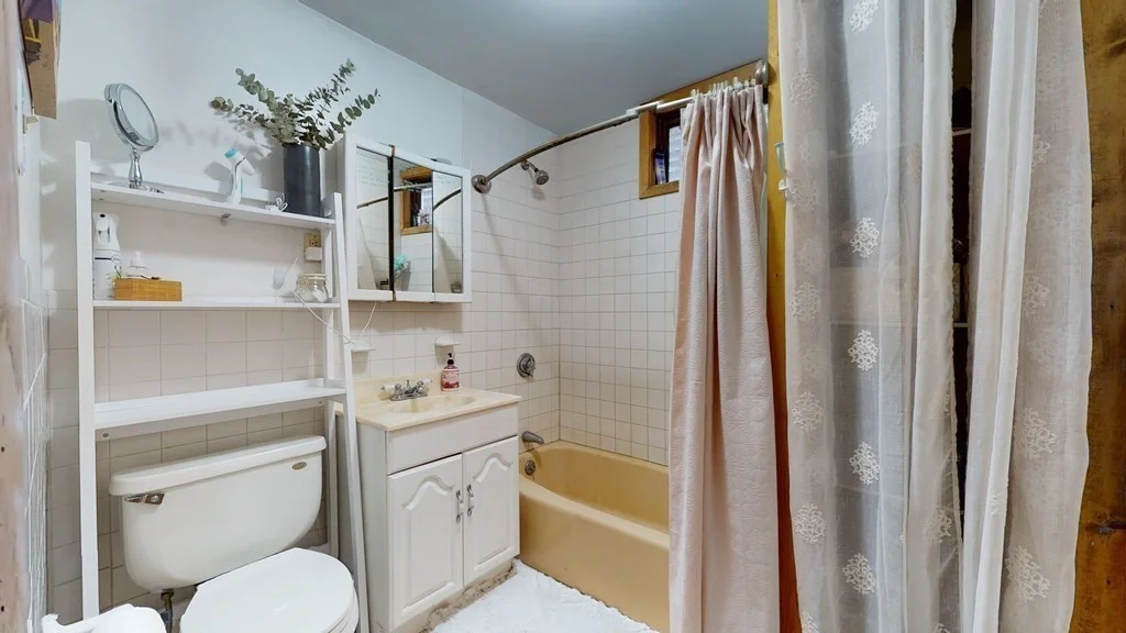 3 bed, 1 bath apartment for rent at 881 E 4th Unit 1, South Boston — photo 13 of 16