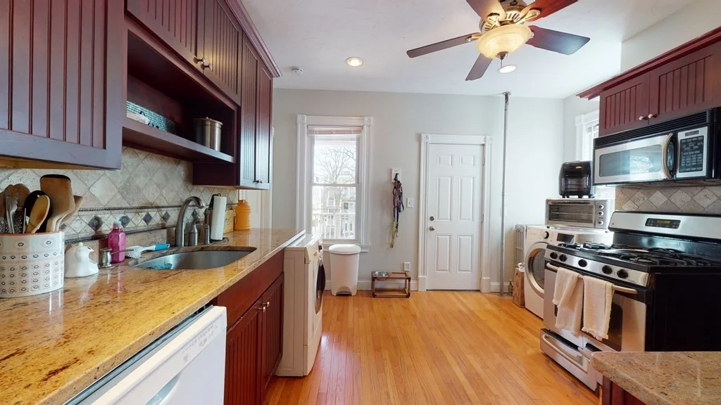 3 bed, 1 bath apartment for rent at 881 E 4th Unit 2, South Boston