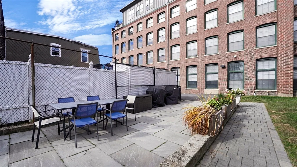 2 bed, 1 bath apartment for rent at 881 E 1st Unit 302, South Boston — photo 25 of 25