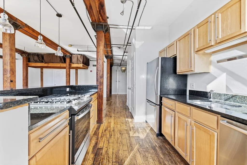 2 bed, 1 bath apartment for rent at 881 E 1st Unit 302, South Boston — photo 3 of 25