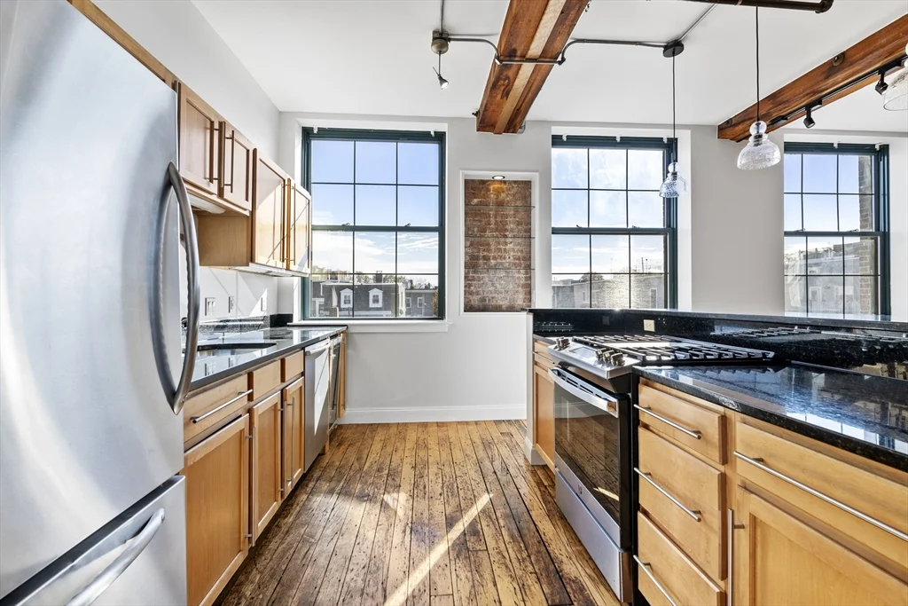 2 bed, 1 bath apartment for rent at 881 E 1st Unit 302, South Boston — photo 4 of 25