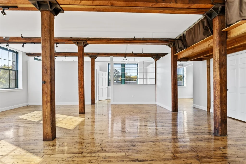2 bed, 1 bath apartment for rent at 881 E 1st Unit 302, South Boston — photo 9 of 25