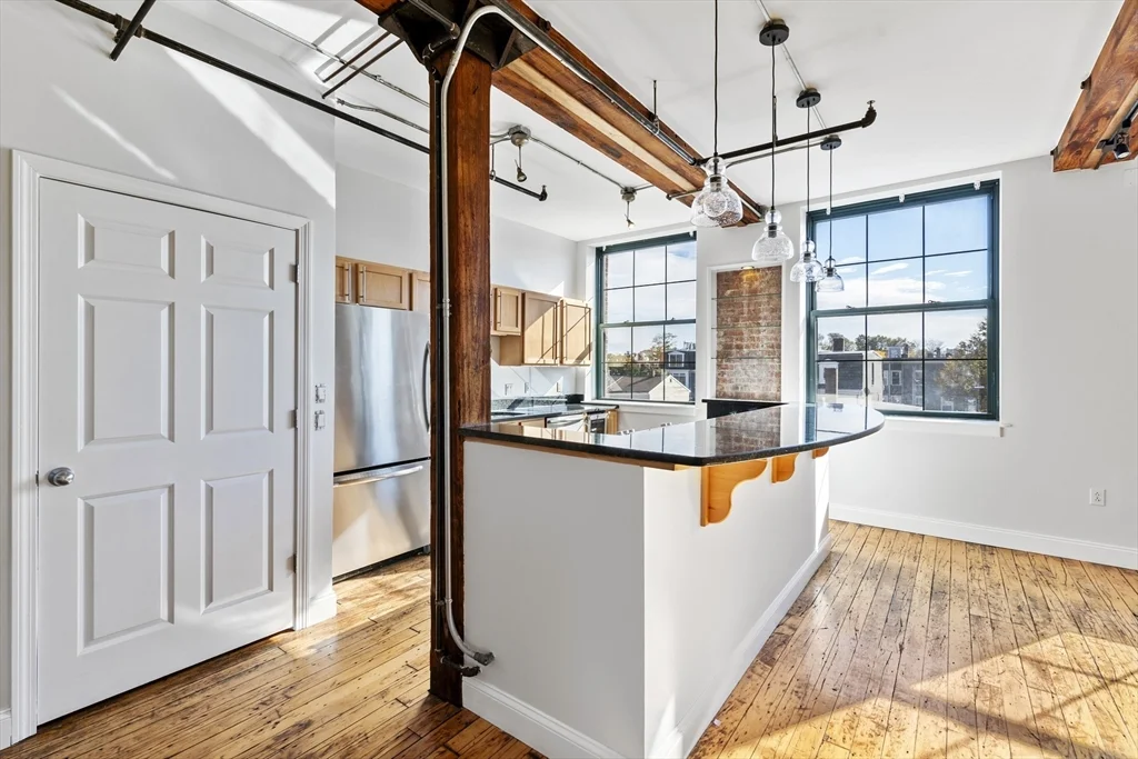 2 bed, 1 bath apartment for rent at 881 E 1st Unit 302, South Boston — photo 6 of 25
