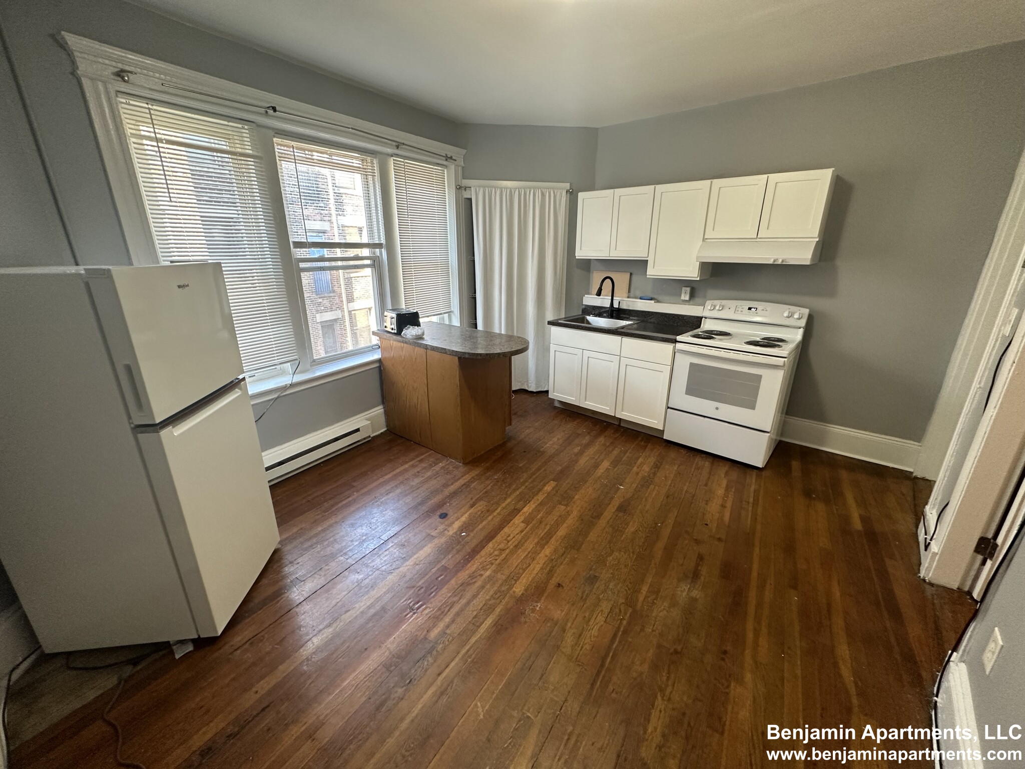 2 bed, 1 bath apartment for rent at 881 Huntington Ave Unit 881-7, Mission Hill — photo 1 of 20