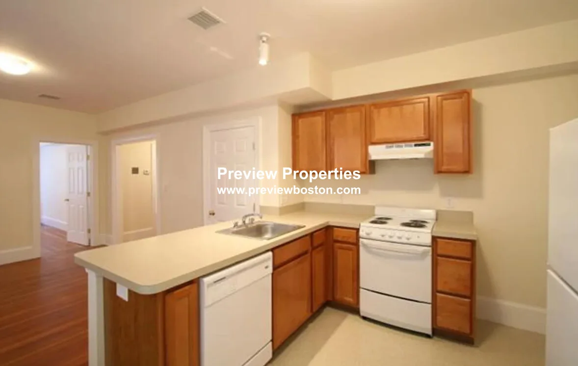 2 bed, 1 bath apartment for rent at 881 Massachusetts Ave Unit 33P, Mid Cambridge — photo 4 of 18