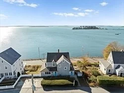 4 bed, 2 bath apartment for rent at 881 Nantasket Ave, Hull — photo 2 of 3