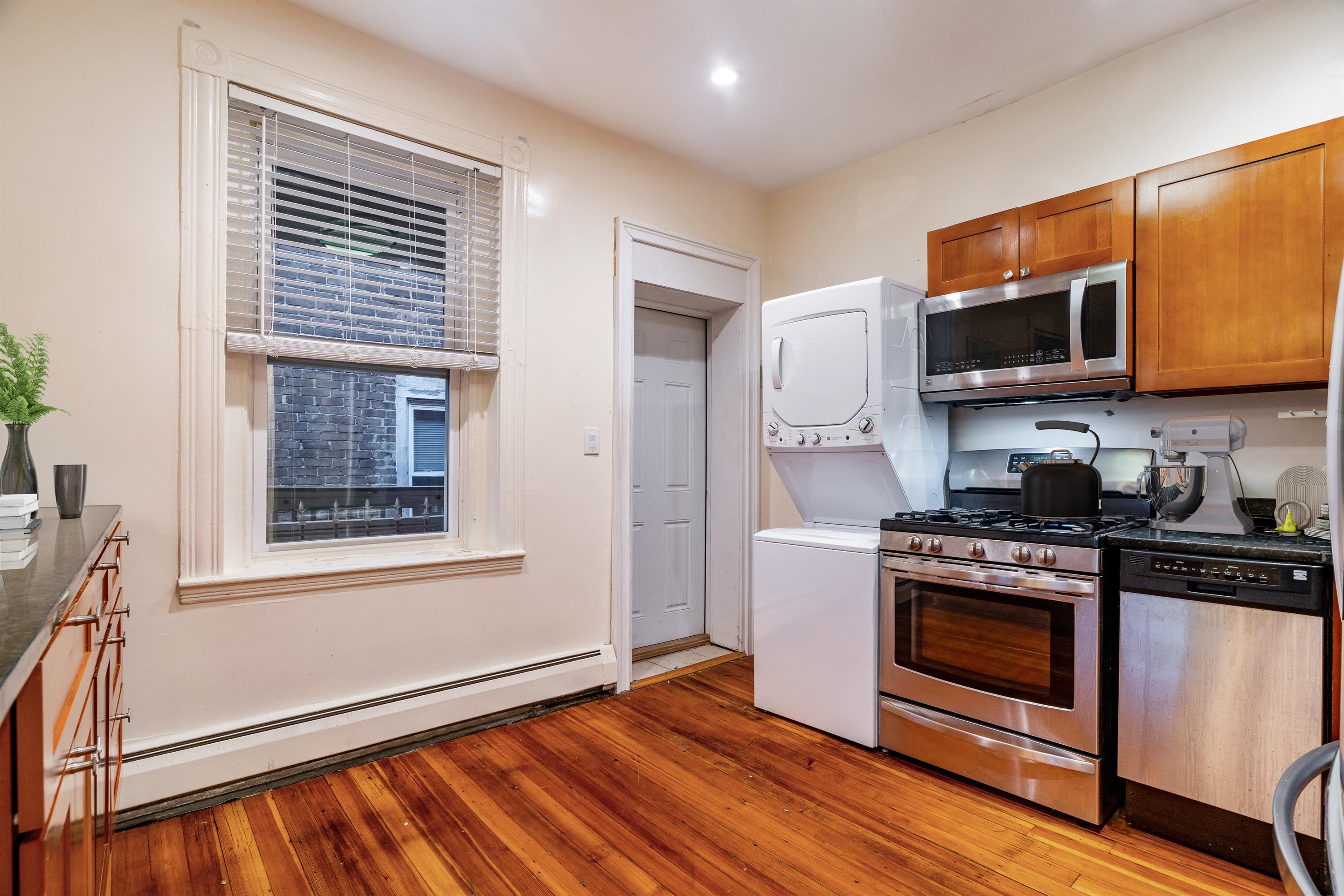 4 bed, 1 bath apartment for rent at 882 Huntington Ave Unit 3, Mission Hill — photo 2 of 11