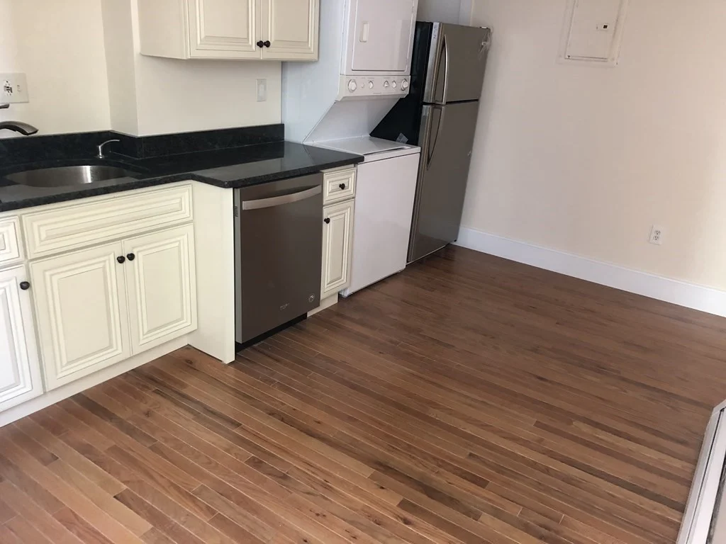 3 bed, 1 bath apartment for rent at 883 Harrison Ave Unit 3, South End — photo 3 of 15