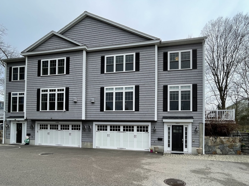 4 bed, 3 bath apartment for rent at 884 Chestnut St Unit 884, Waban — photo 2 of 25