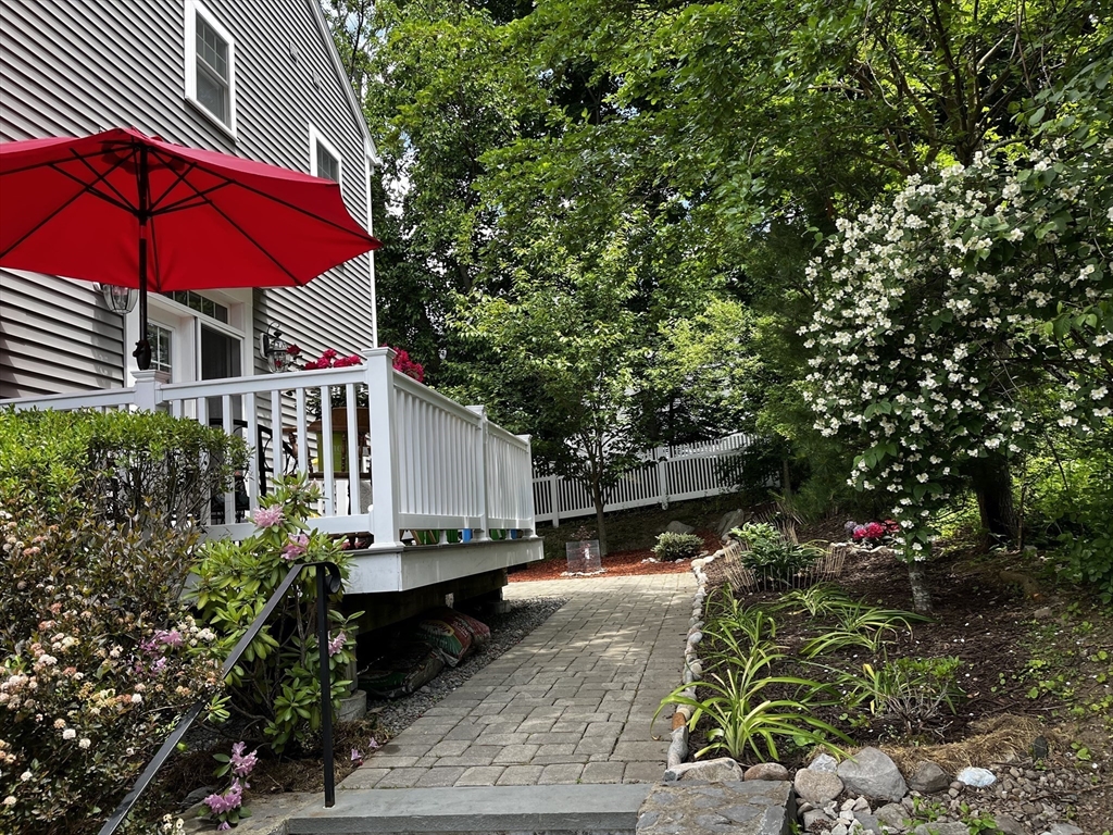 4 bed, 3 bath apartment for rent at 884 Chestnut St Unit 884, Waban — photo 1 of 25