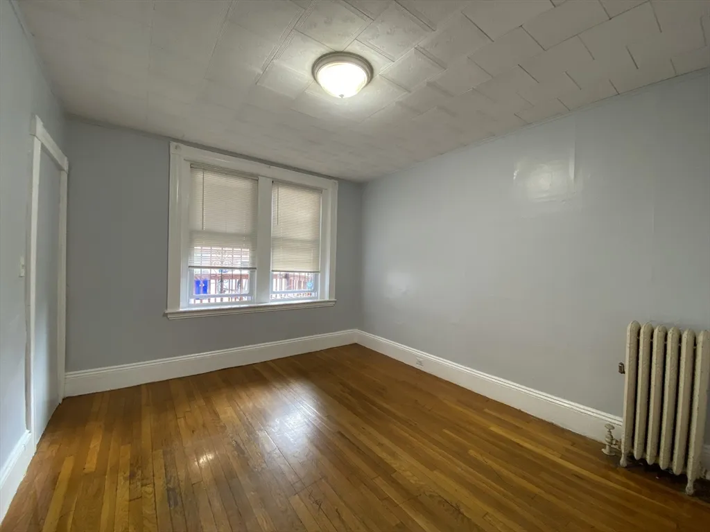 4 bed, 1 bath apartment for rent at 884 Huntington Ave Unit 1, Mission Hill — photo 4 of 8