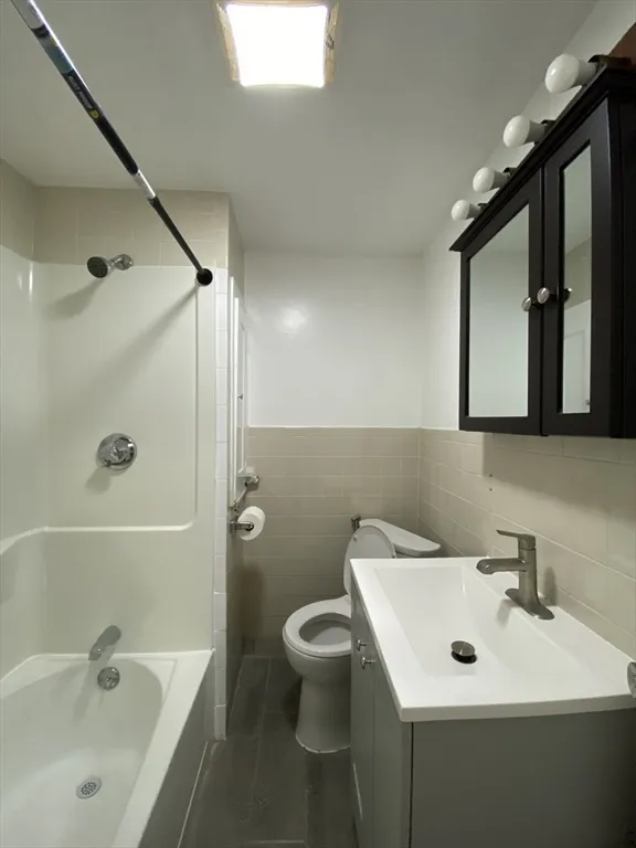 4 bed, 1 bath apartment for rent at 884 Huntington Ave Unit 1, Mission Hill — photo 6 of 8