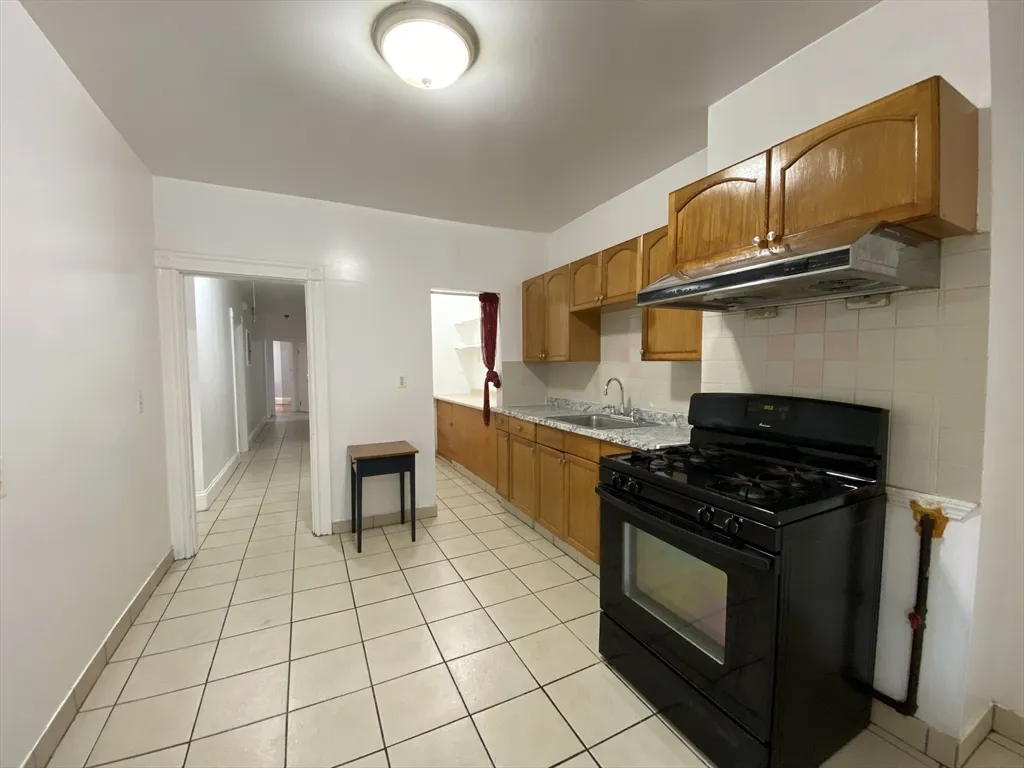 4 bed, 1 bath apartment for rent at 884 Huntington Ave Unit 1, Mission Hill — photo 2 of 8