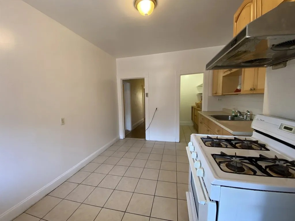 4 bed, 1 bath apartment for rent at 884 Huntington Ave Unit 3, Mission Hill — photo 4 of 9
