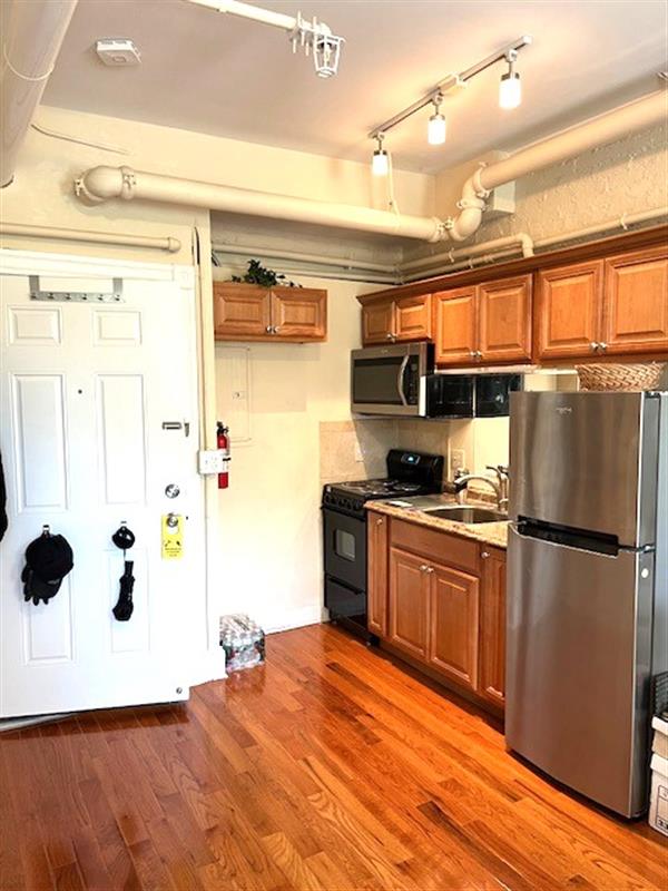 Studio bed, 1 bath apartment for rent at 884 Massachusetts Ave Unit 14, Riverside — photo 2 of 14