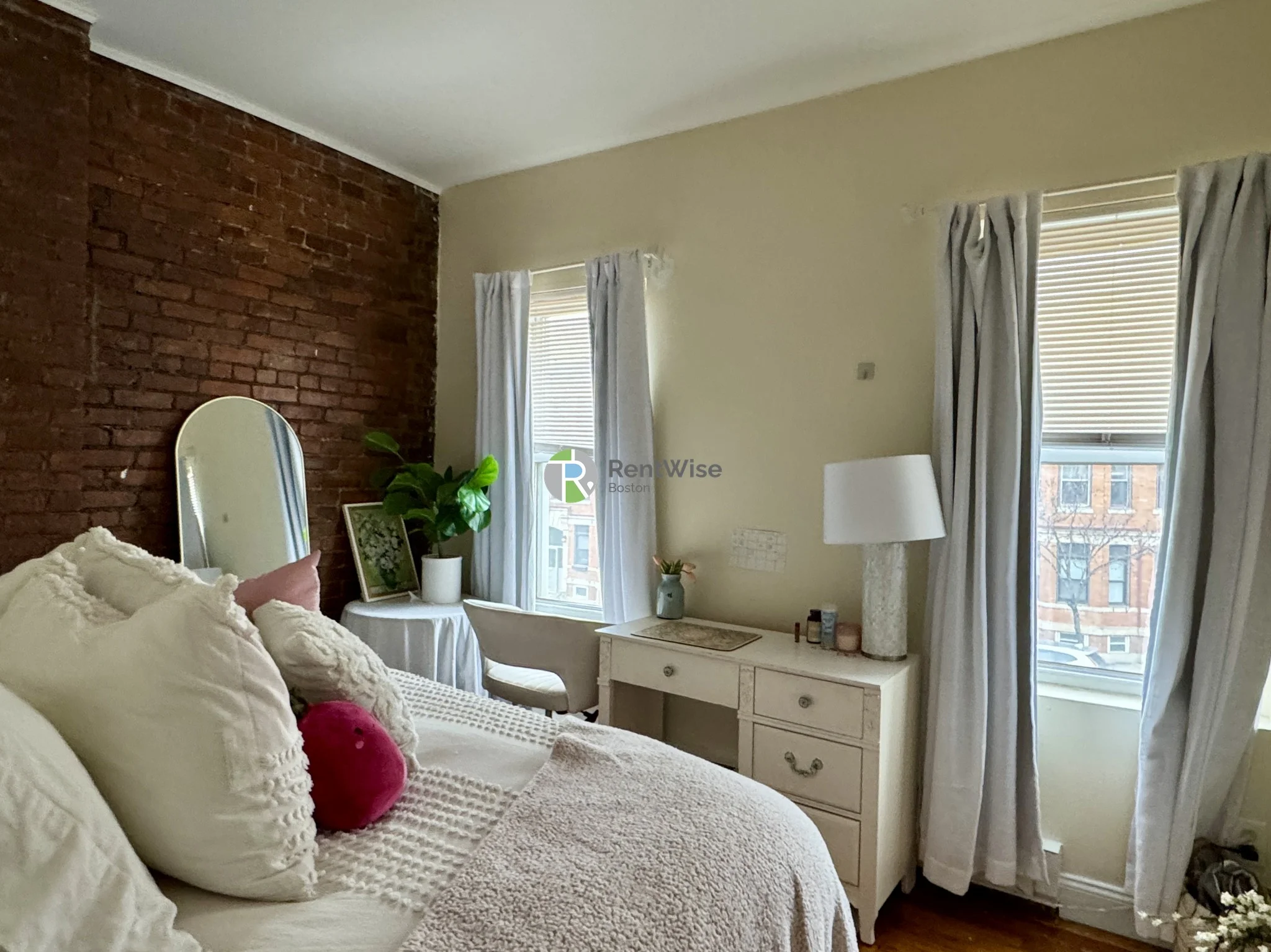 2 bed, 1 bath apartment for rent at 886 Huntington Ave Unit 5, Mission Hill — photo 3 of 11