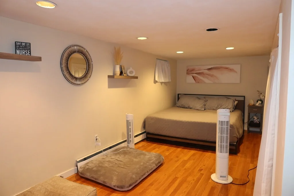 3 bed, 2 bath apartment for rent at 887 E 4th Unit 1, South Boston — photo 18 of 20