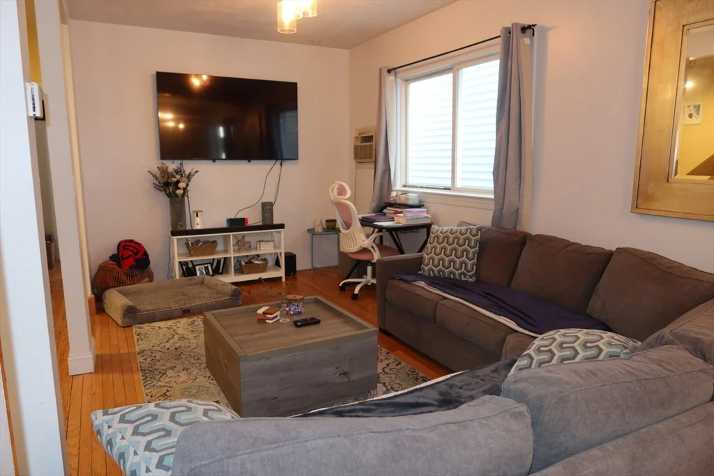 3 bed, 2 bath apartment for rent at 887 E 4th Unit 1, South Boston — photo 3 of 20