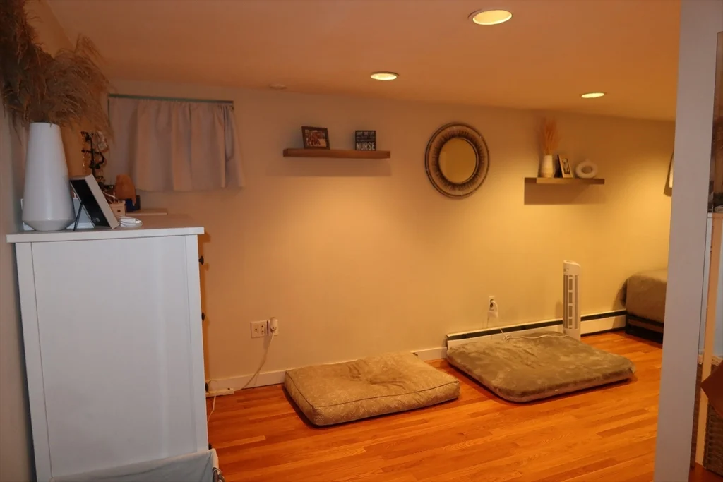3 bed, 2 bath apartment for rent at 887 E 4th Unit 1, South Boston — photo 20 of 20