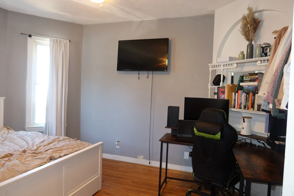 3 bed, 2 bath apartment for rent at 887 E 4th Unit 1, South Boston — photo 7 of 20