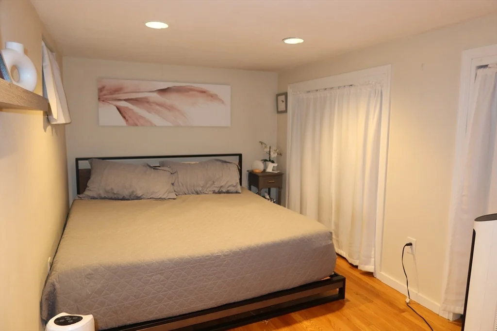 3 bed, 2 bath apartment for rent at 887 E 4th Unit 1, South Boston — photo 17 of 20