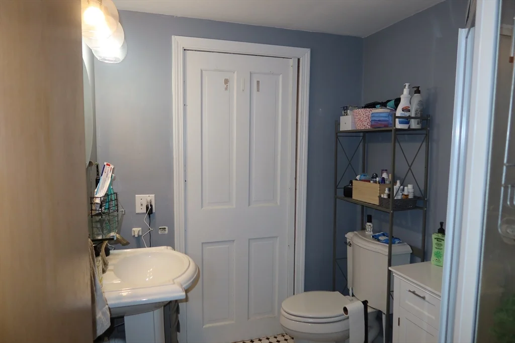 3 bed, 2 bath apartment for rent at 887 E 4th Unit 1, South Boston — photo 12 of 20