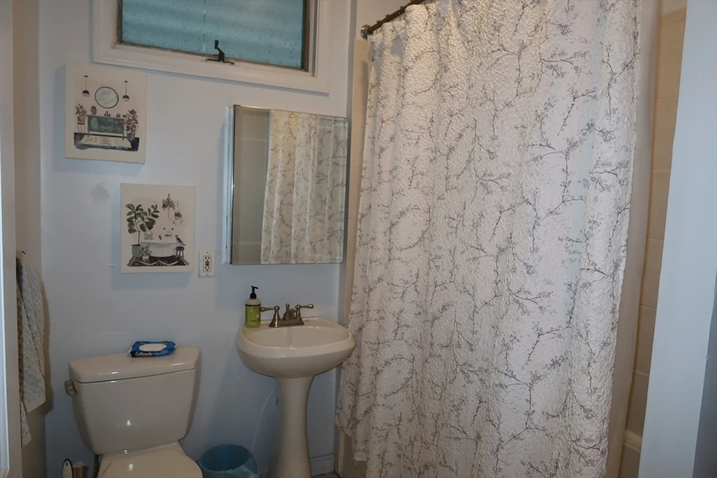3 bed, 2 bath apartment for rent at 887 E 4th Unit 1, South Boston — photo 9 of 20