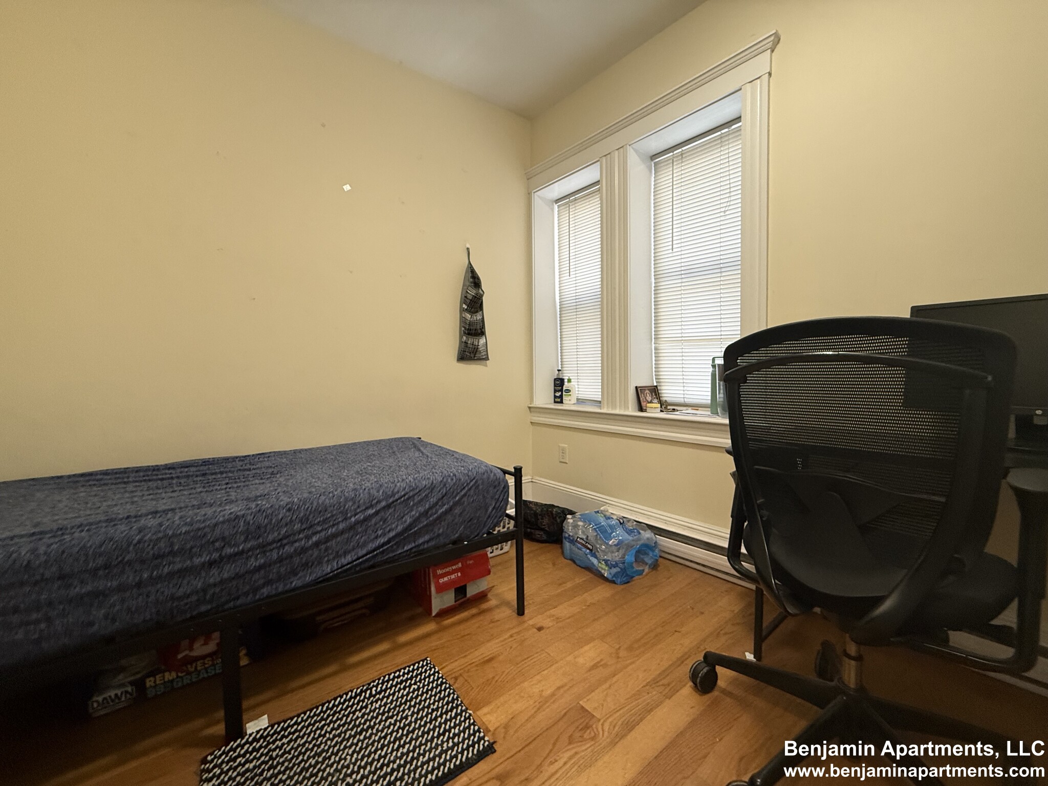 4 bed, 2 bath apartment for rent at 887 Huntington Ave Unit 1F, Mission Hill — photo 3 of 9