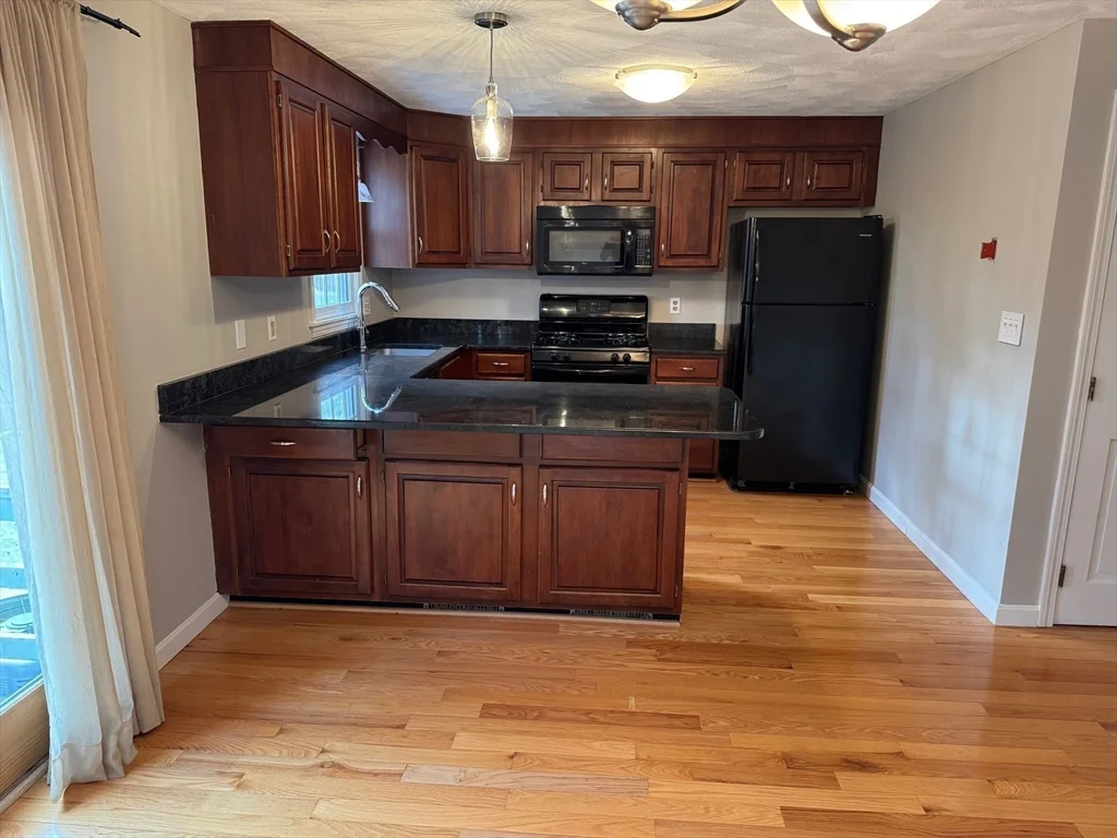 2 bed, 1 bath apartment for rent at 887 Wellman Ave Unit 887, Chelmsford — photo 5 of 17