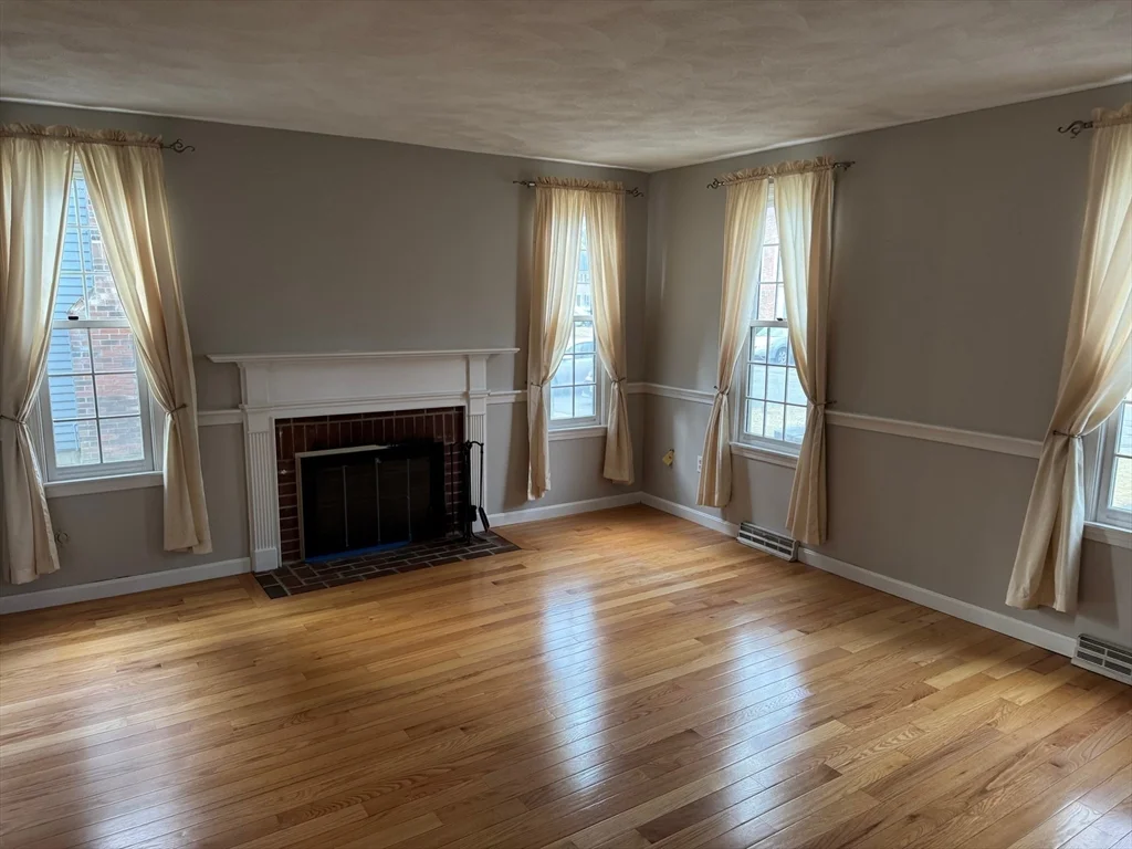 2 bed, 1 bath apartment for rent at 887 Wellman Ave Unit 887, Chelmsford — photo 2 of 17