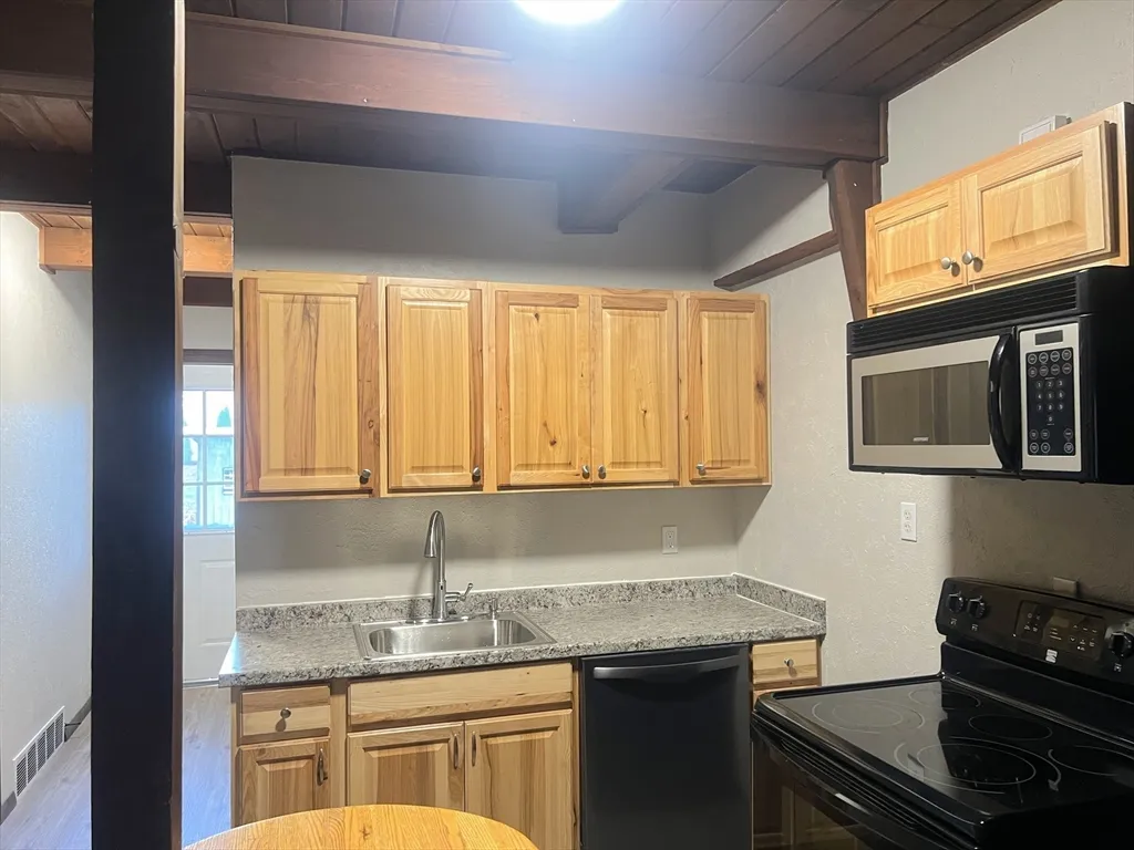 4 bed, 1 bath apartment for rent at 888 Salem St, Groveland — photo 5 of 38