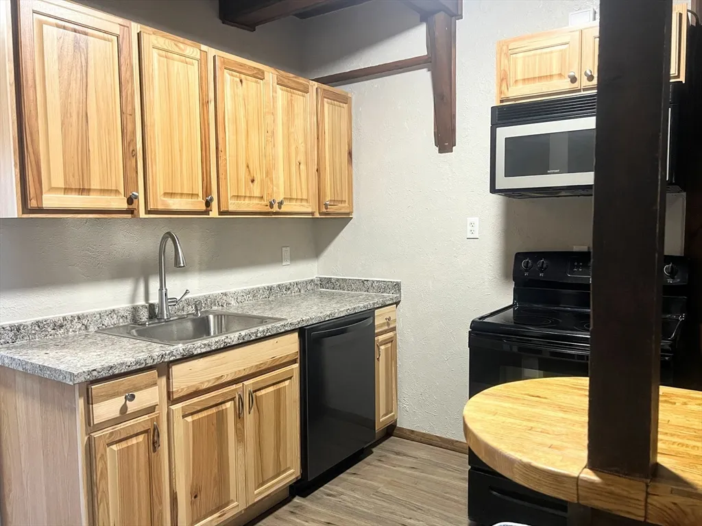4 bed, 1 bath apartment for rent at 888 Salem St, Groveland — photo 6 of 38