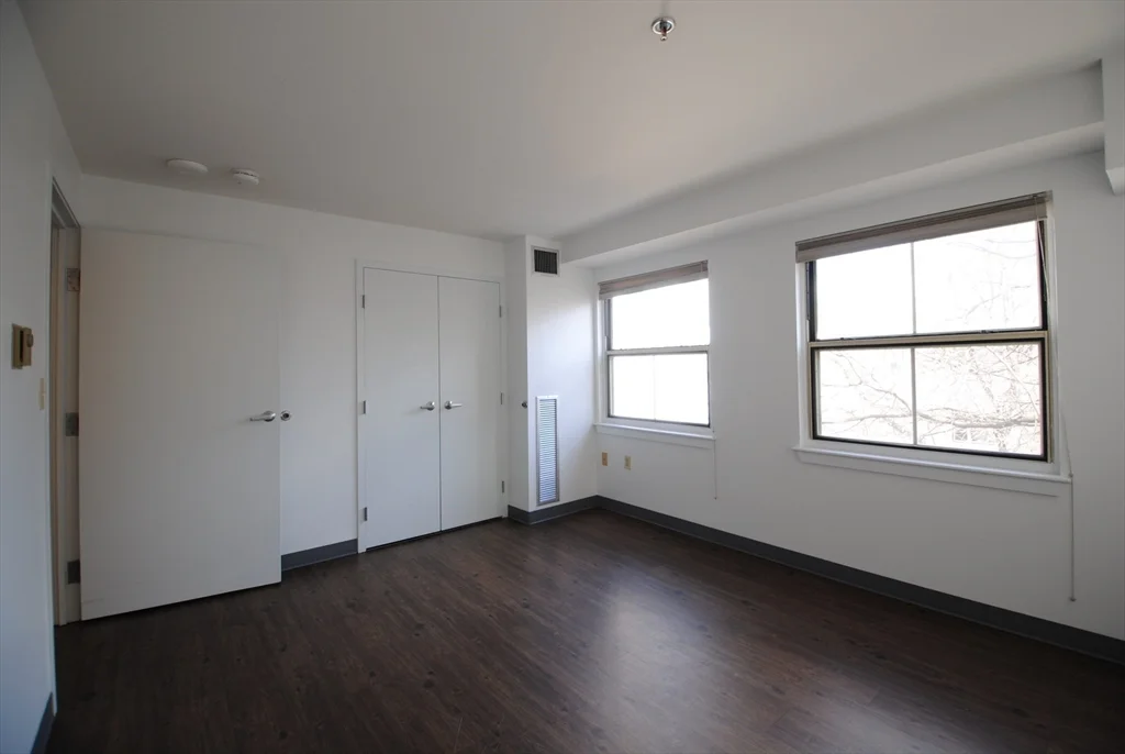 1 bed, 1 bath apartment for rent at 888 Washington St Unit 305, Chinatown — photo 4 of 9