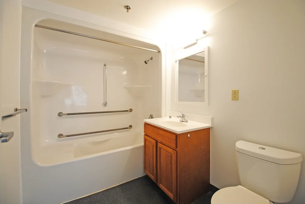 1 bed, 1 bath apartment for rent at 888 Washington St Unit 305, Chinatown — photo 8 of 9
