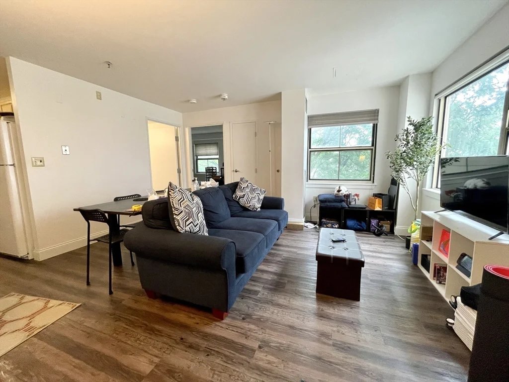 1 bed, 1 bath apartment for rent at 888 Washington St Unit 401, Chinatown — photo 2 of 12