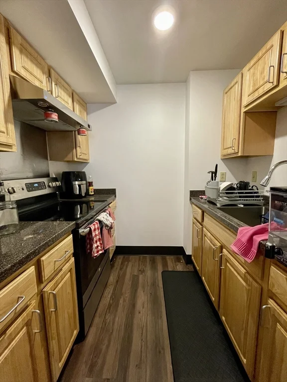 1 bed, 1 bath apartment for rent at 888 Washington St Unit 401, Chinatown — photo 10 of 12