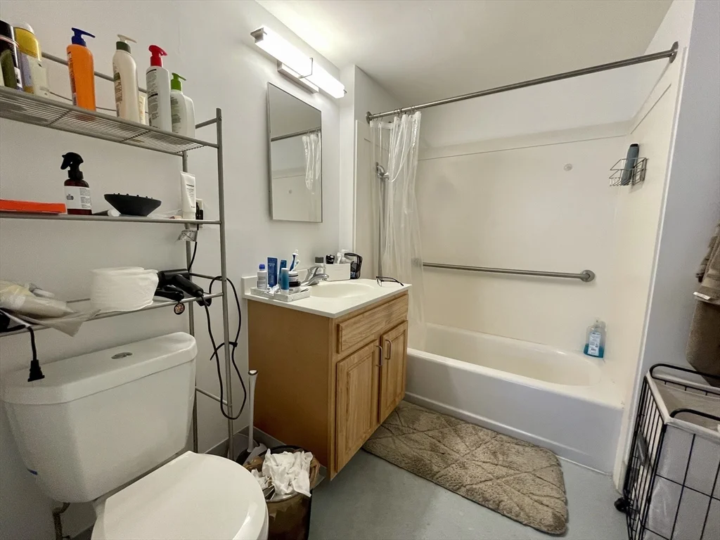 1 bed, 1 bath apartment for rent at 888 Washington St Unit 401, Chinatown — photo 9 of 12