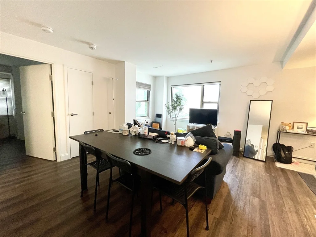 1 bed, 1 bath apartment for rent at 888 Washington St Unit 401, Chinatown — photo 5 of 12