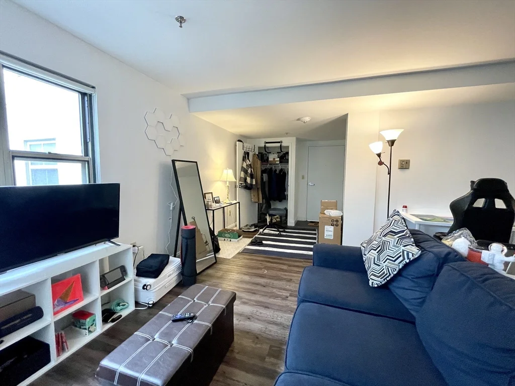 1 bed, 1 bath apartment for rent at 888 Washington St Unit 401, Chinatown — photo 3 of 12