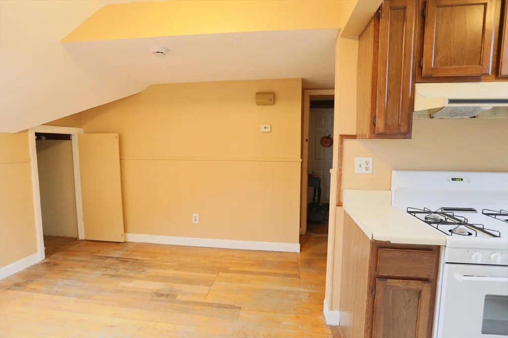 1 bed, 1 bath apartment for rent at 889 Pine Unit 3, Fall River — photo 13 of 16