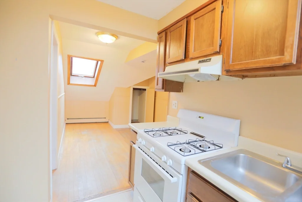 1 bed, 1 bath apartment for rent at 889 Pine Unit 3, Fall River — photo 9 of 16
